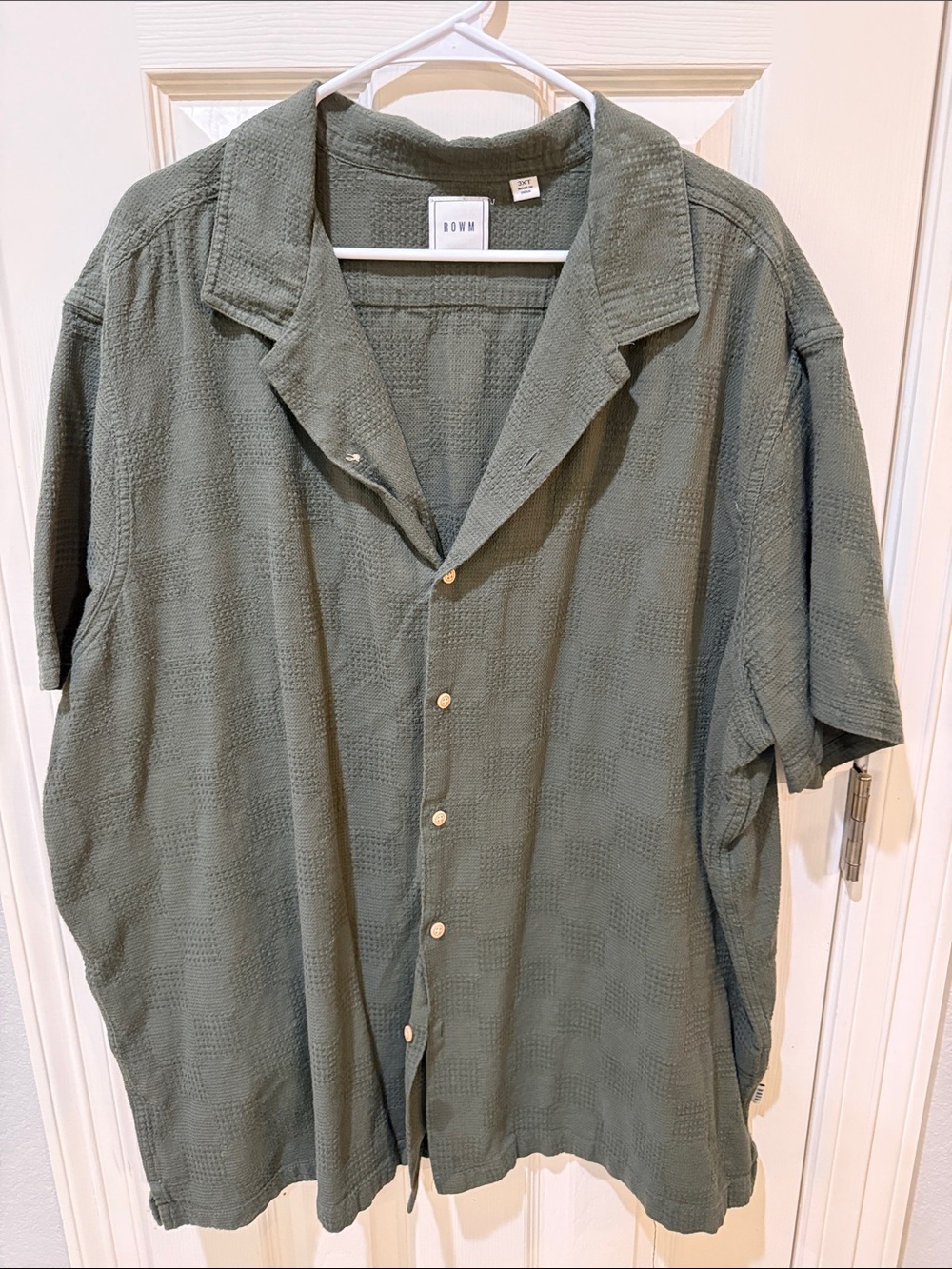 Men's Short Sleeve Casual Button-Down Shirt in Olive Green